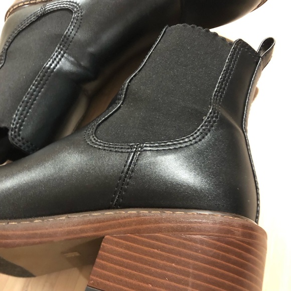 Steve Madden Laurely Chelsea Boots - Picture 2 of 10